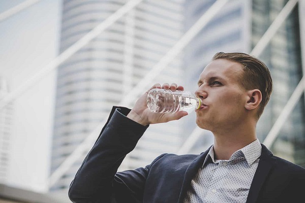 un truco que puede ayudar es beber agua durante todo el da