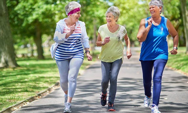 caminata en el adulto mayor