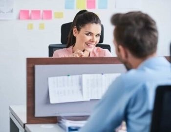 coquetear en la oficina es bueno para la salud