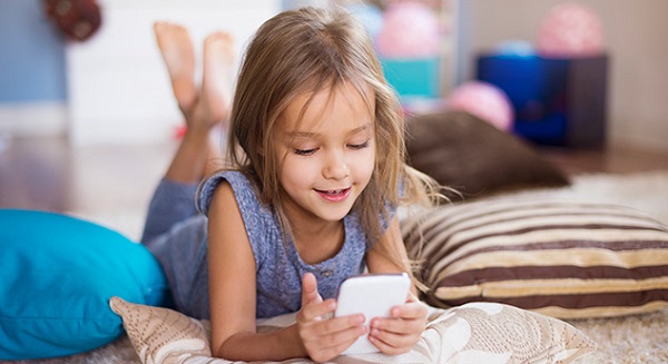 los niños y su uso excesivo del celular los niños y su uso excesivo del celular