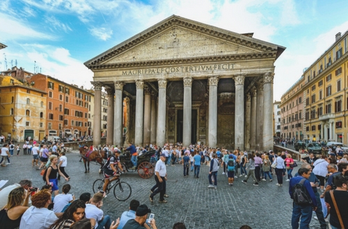 exceso de turistas en roma